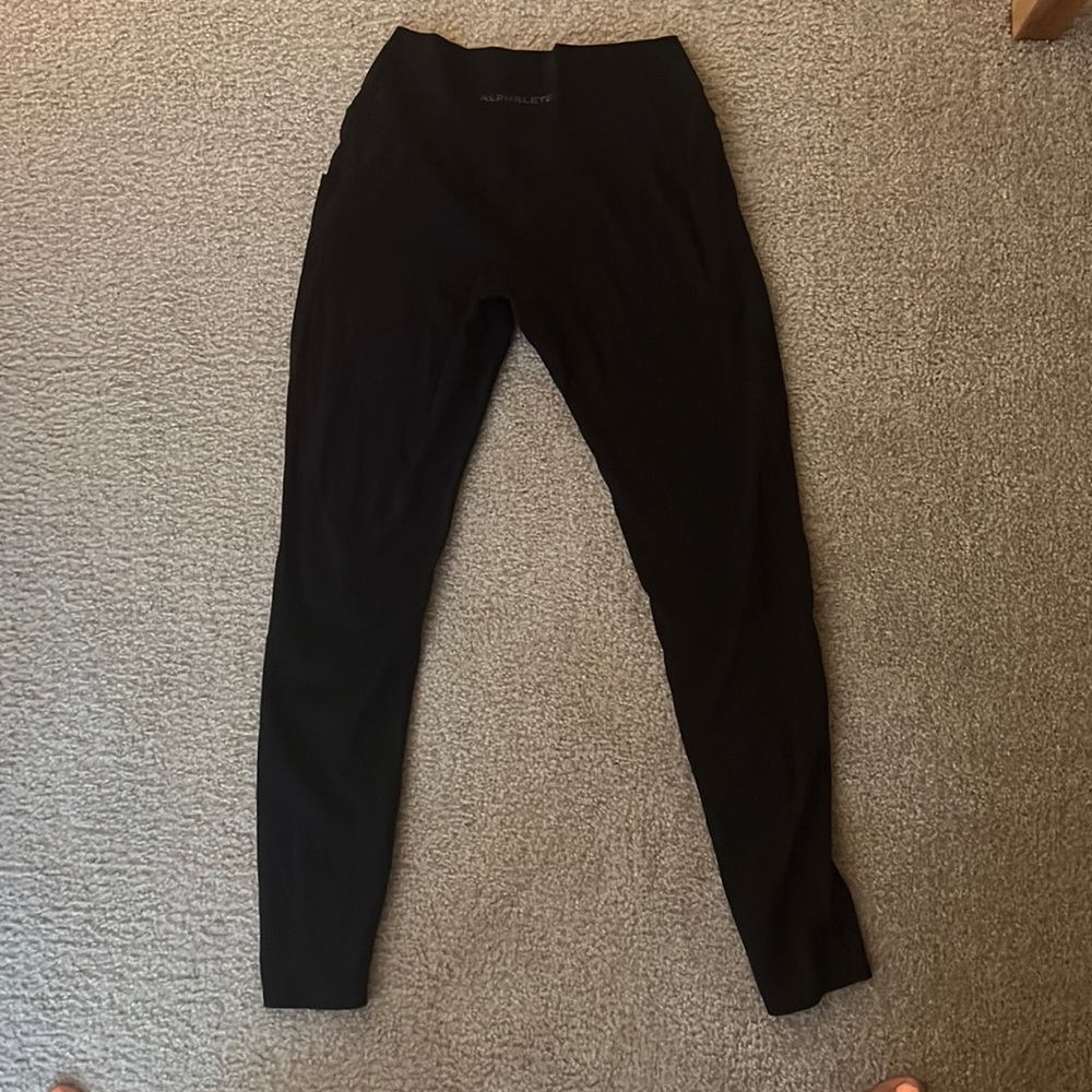 Alphalete black leggings with side pockets